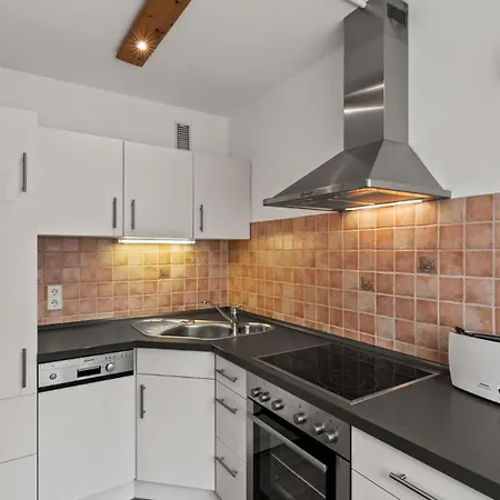 Seenest 'paradies' Mit Parkplatz *