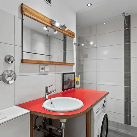 Seenest 'paradies' Mit Parkplatz Apartment