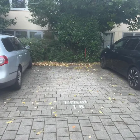 Seenest 'paradies' Mit Parkplatz