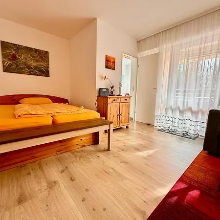 Seenest 'paradies' Mit Parkplatz *